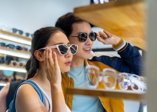 Can I Find Trendy and Affordable Seasonal Sunglasses at Eye2Lens?