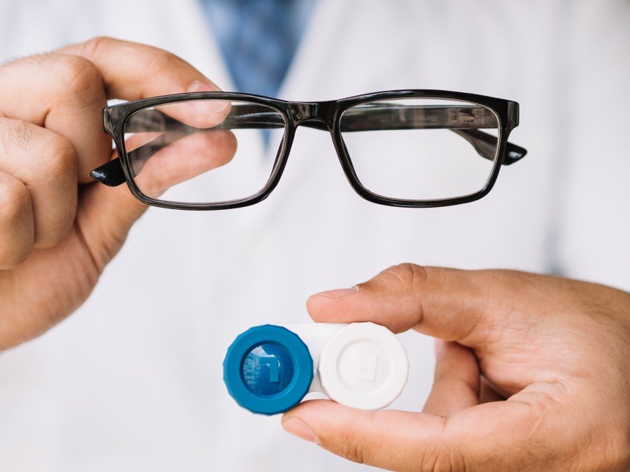 Contact Lens vs Glasses: Which Is More Cost-Effective in the Long Run?