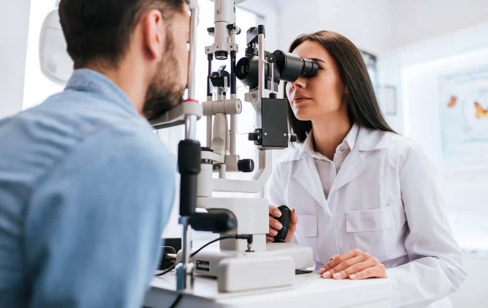 How Does an Eye Specialist in Sector 46 Gurugram Perform a Comprehensive Eye Examination?